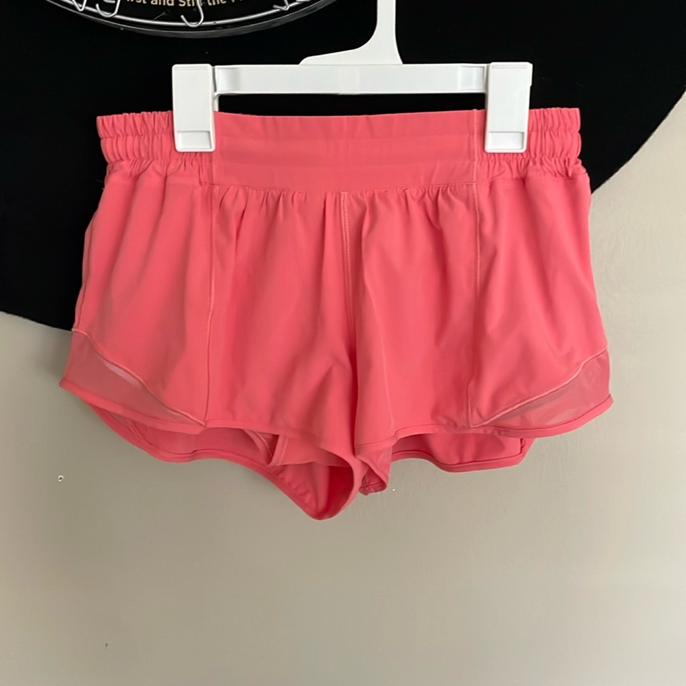 Lululemon ripen raspberry hotty hots 2.5 in